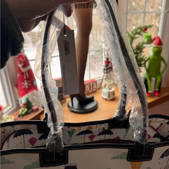 RARE 🦄 BRAND NEW Dooney & Bourke Mary Poppins Returns Tote! - Picture 4 of 13